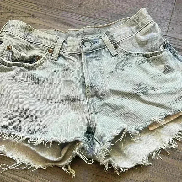 🔥Levi’s🔥 | Vintage jeans shorts with surfers and palm tree designs - Picture 2 of 16